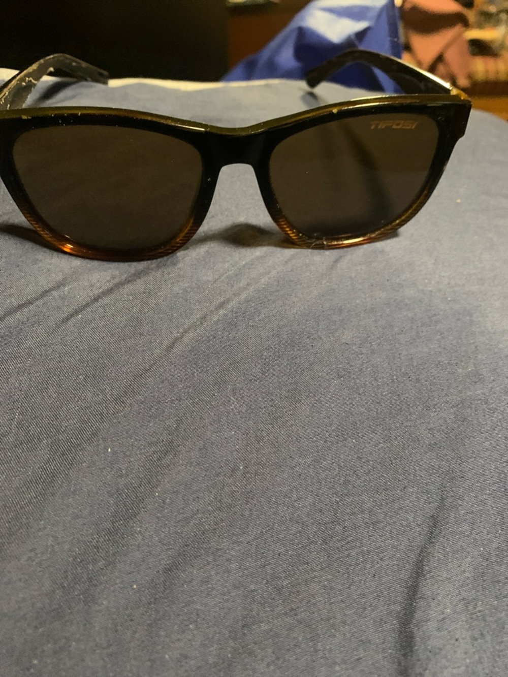 Tifosi Optics Women's Black and Brown Tortoise Sunglasses